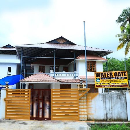 Water Gate Tourist Home And Resorts Mundrothuruth 외부 사진